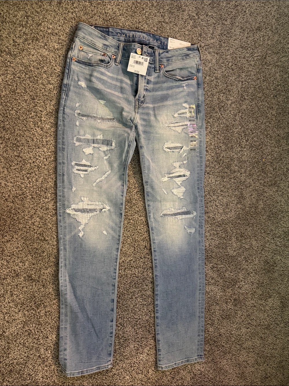 American Eagle Mens Light Wash Distressed Jeans